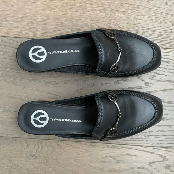 The Wishbone Collection Slip On Leather Shoes Metal Hardware Black Sz 7.5 NWOT - Picture 3 of 12